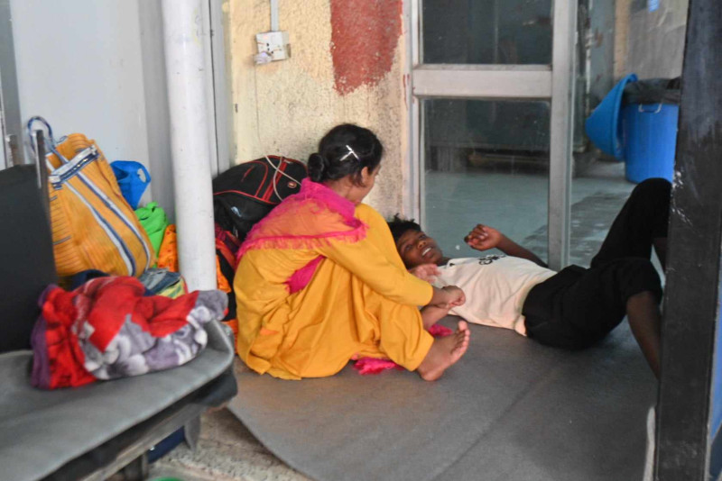 स्वास्थ्य बीमा गरेका बिरामी महिनैपिच्छे अस्पताल धाउँदै, आवतजावतमा उल्टै खर्च